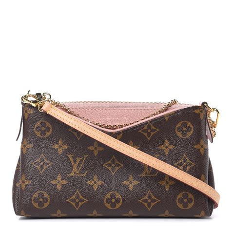 LOUIS VUITTON Monogram Pallas Clutch Rose Poudre